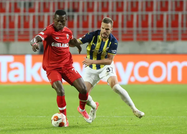 fenerbahceye-samatta-piyangosu-girisime-baslayacaklar-1659971483665.jpg Fenerbahçe'ye Samatta piyangosu! Girişime başlayacaklar-6