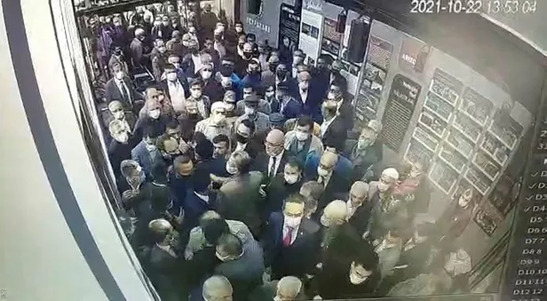 CHP'li Mansur Yavaş’ın magandalarının soru soran gazeteciyi yumrukladığı anlar kamerada-5