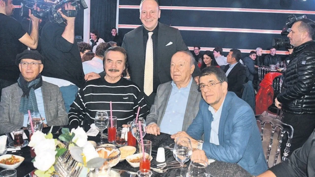 Lütfü Sapmaz’ın iftar davetine ünlü akını: Eski dostlar buluştu!