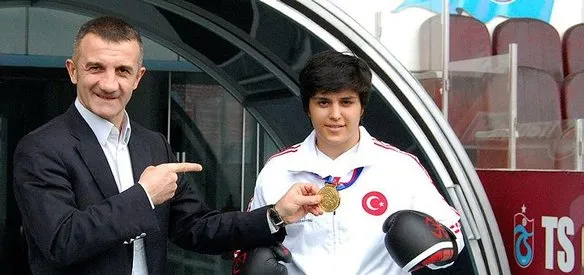 Milli boksör Busenaz Sürmeneli, kadınlar 75 kiloda Avrupa Gençler Şampiyonu oldu