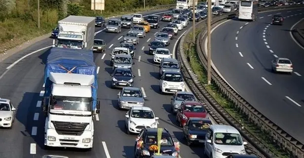 Son dakika: TEM'de feci kaza! Köprü girişinde trafik kilitlendi