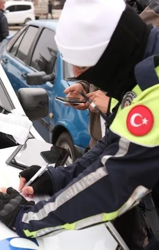 10 bin 945 noktada 'Düzensiz Göç İle Mücadeleye Yönelik Huzur Uygulaması! Bin 474 düzensiz göçmen yakalandı