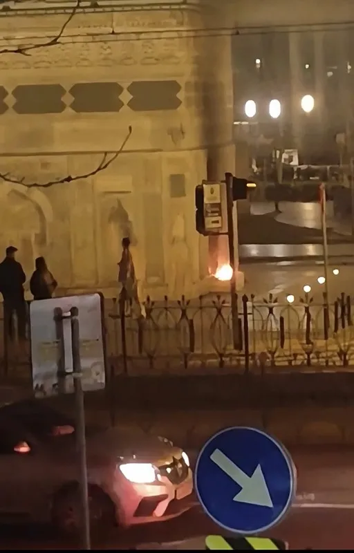 1773062561083.jpeg İstanbul’un 3 asırlık Tophane Çeşmesi'nde ateş yaktı: O şüpheli tutuklandı-3