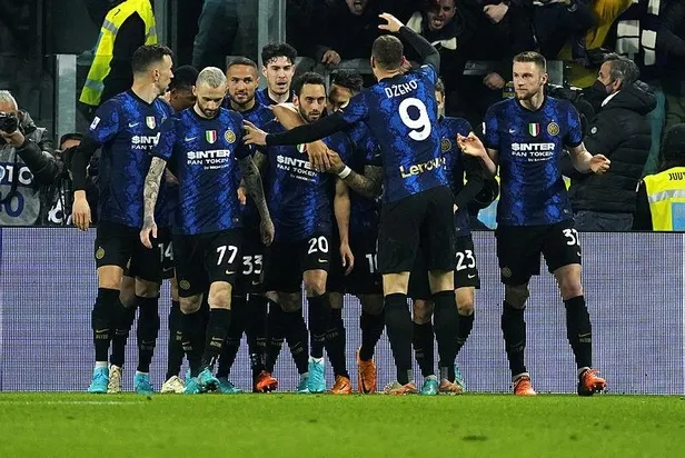 İnter'de forma giyen milli futbolcu Hakan Çalhanoğlu attığı golle Juventus'un 16 maçlık serisine son verdi!-2