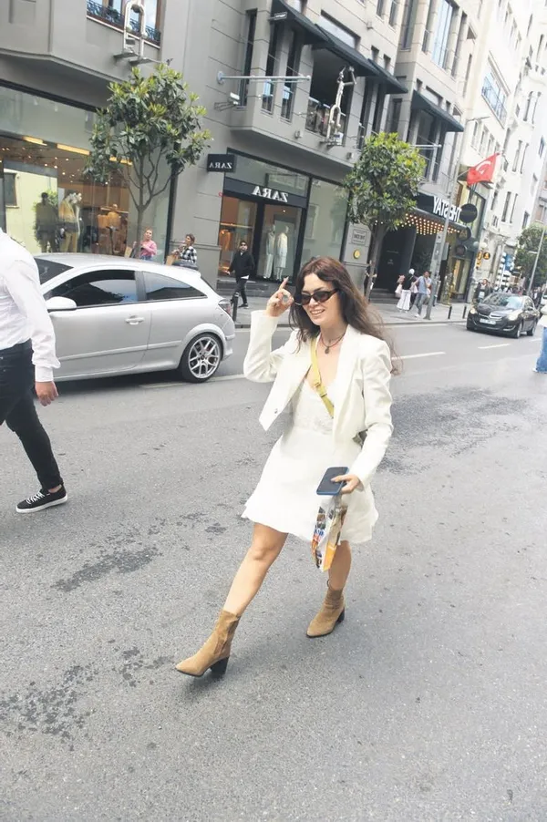 seray-kaya-berk-oktay-ile-basrolunu-paylastigi-dizi-hakkinda-konustu-her-sey-yolunda-1685481071915.jpeg Seray Kaya Berk Oktay ile başrolünü paylaştığı dizi hakkında konuştu: Her şey yolunda...-2