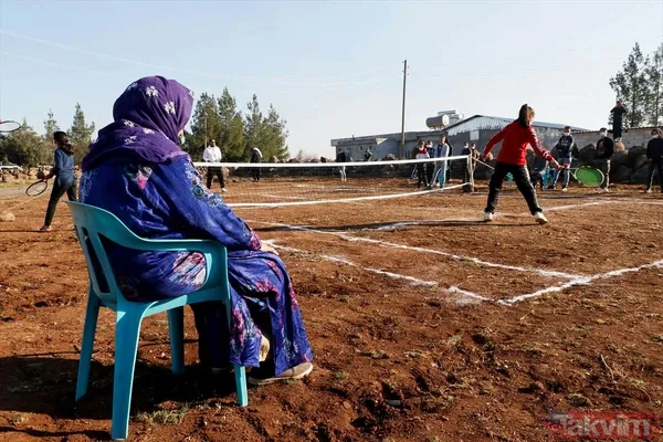Koronavirüs salgınında köyden dışarı çıkamayan Şanlıurfa Viranşehirliler kendilerini tenise verdi - 13