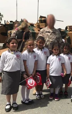 Katarlı çocuklardan Türk askerine ziyaret