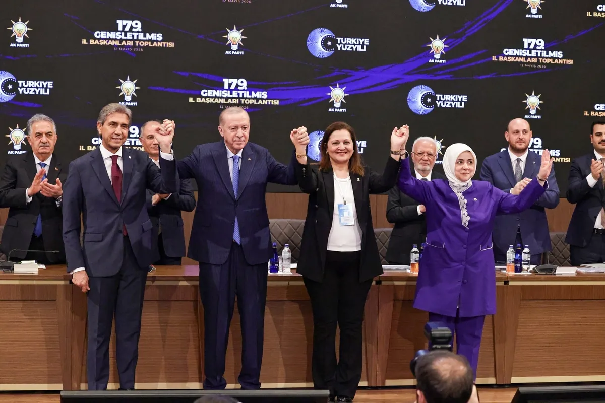 1779495507784.jpeg Burcu Köksal'dan CHP'ye sert tepki: "AK Parti'ye geçtim diye mi kötü oldum?"-4