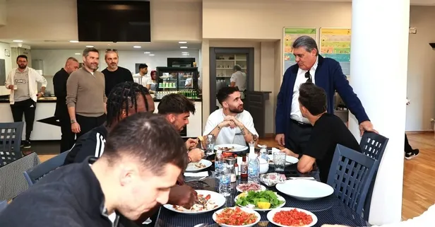 Serdal Adalı'dan derbi öncesi takıma moral ziyareti