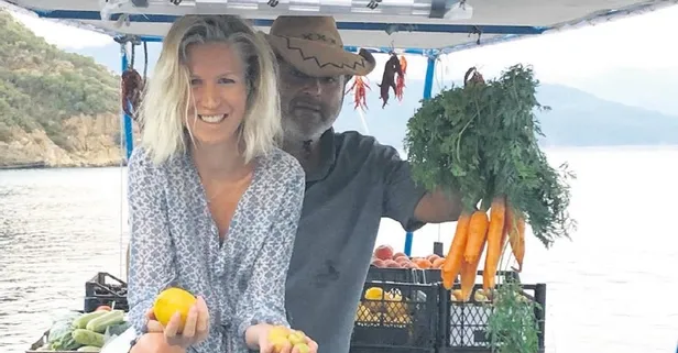 Ege'de yüzen market sosyetiklere hizmet veriyor