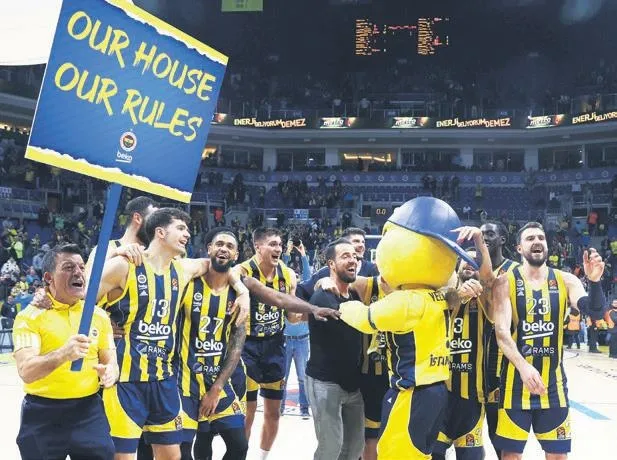 abdullah-avci-ile-u15-oyuncusu-arasinda-keyifli-sohbet-yine-yan-pas-diyorlar-1704843599121.jpeg Abdullah Avcı ile U15 oyuncusu arasında keyifli sohbet: Yine yan pas diyorlar!-10