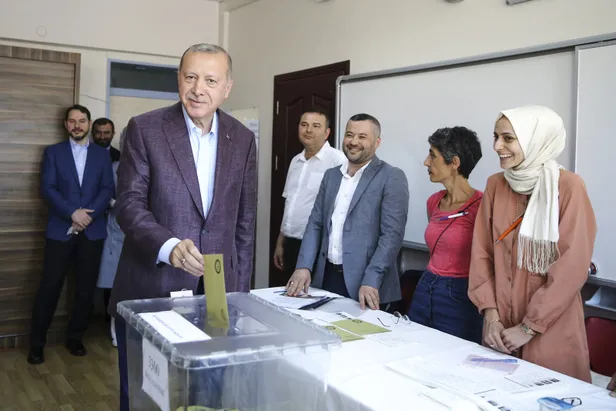 Son dakika haberi: Başkan Erdoğan oyunu Üsküdar'da kullandı-1