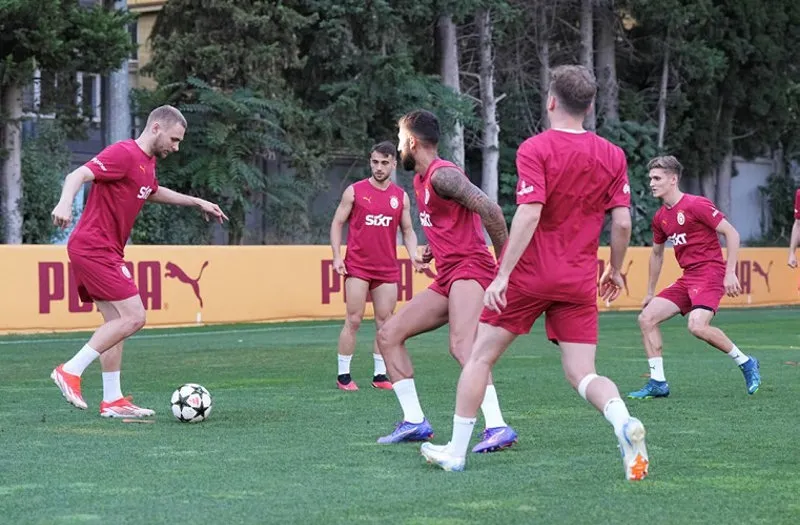 Galatasaray'da savunma dağıldı! Okan Buruk'tan Young Boys maçında mecburi rotasyon - 3