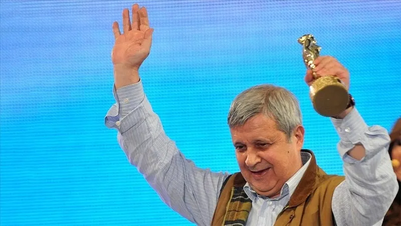 yesilcamin-sirlari-onunla-gitti-i-ebru-akcatepe-babam-tam-bir-sir-kupuydu-1775951462115.jpeg Yeşilçam'ın sırları onunla gitti I Ebru Akçatepe: Babam tam bir sır küpüydü-9