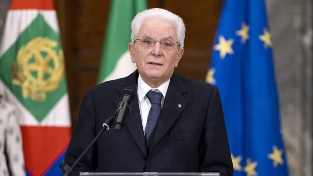 son-dakika-italyada-siyasi-kriz-draghinin-ikinci-kez-istifa-sonrasi-mattarella-parlamentoyu-feshetti-ulke-erke-1658424894927.jpeg Son dakika: İtalya'da siyasi kriz! Draghi'nin ikinci kez istifa sonrası Mattarella parlamentoyu feshetti: Ülke erken seçime gidiyor-2