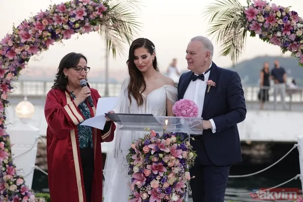 63 yaşında damat olmuştu! 4. kez evlenen Burak Sergen’in balayından ilk kare geldi! Eşiyle denizin ortasında... - 2