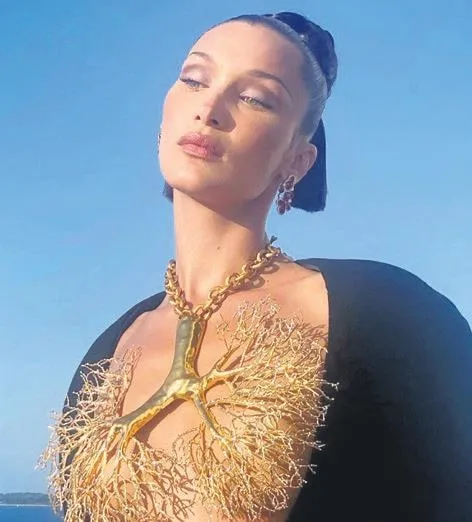 1628888684133.jpeg Ece Sükan'ı görenler tanımakta zorlandı! Bella Hadid ile benzerliği şaşkına çevirdi gören dönüp bir daha baktı-1