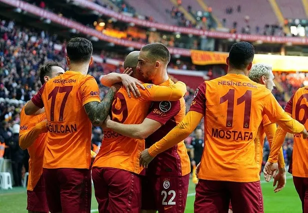 galatasaray-taraftarla-baristi-feghouli-ve-keremin-golleriyle-3-puani-hanesine-yazdirdi-1640467917653.jpeg Galatasaray taraftarla barıştı! Feghouli ve Kerem'in golleriyle 3 puanı hanesine yazdırdı-7