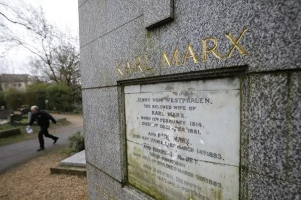 karl-marxin-mezarinin-turizme-acilmasi-komunistler-arasinda-tartisma-cikardi-1606828309280.jpg Karl Marx'ın mezarının turizme açılması komünistler arasında tartışma çıkardı-2