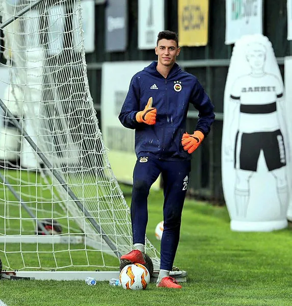 herkes-altay-bayindiri-beklerken-berke-ozere-6-milyon-euroluk-teklif-geldi-1613556052671.jpg Herkes Altay Bayındır'ı beklerken Berke Özer'e 6 milyon Euro'luk teklif geldi-3