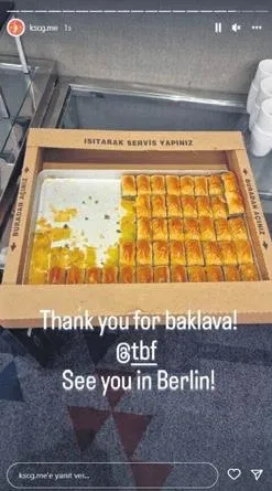 Tatlı mesaj! Türkiye Basketbol Federasyonu Gürcistan'ı eleyen Karadağ’ın soyunma odasına baklava yolladı-1