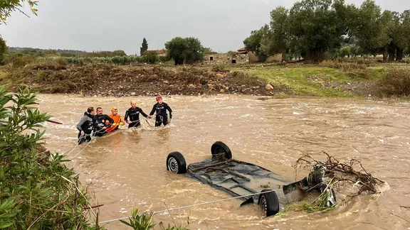 Foça'da sel: 1 kişi kayıp