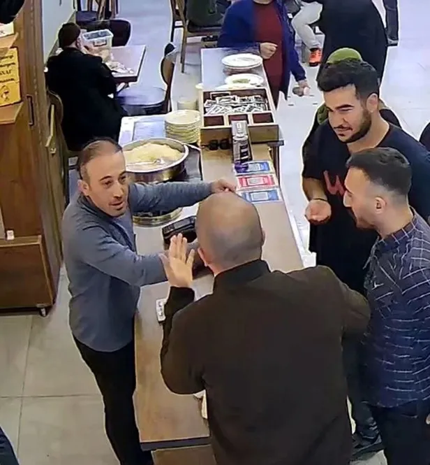 yusufeli-kaymakami-haci-kerim-meral-kimdir-kac-yasinda-nereli-1699530398703.jpeg Yusufeli Kaymakamı Hacı Kerim Meral'a neden soruşturma açıldı? Yusufeli Kaymakamı Hacı Kerim Meral kimdir, kaç yaşında, nereli?-2