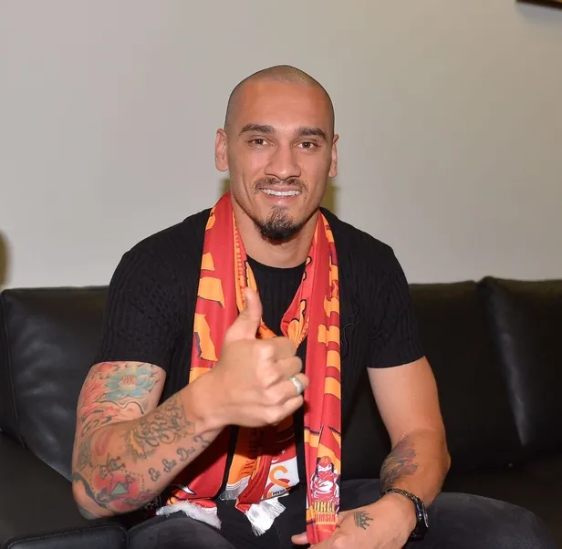 Dünya devi Maicon'a kancayı taktı-2