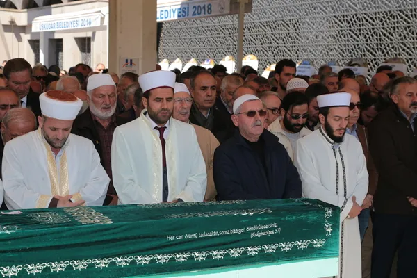 Usta oyuncu Dursun Ali Sarıoğlu son yolculuğuna uğurlandı-2