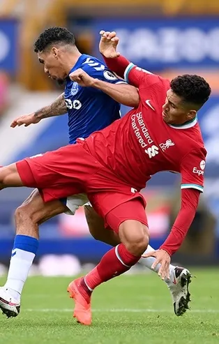 Merseyside derbisinde Liverpool ve Everton berabere kaldı! Mohamed Salah 100.golünü attı