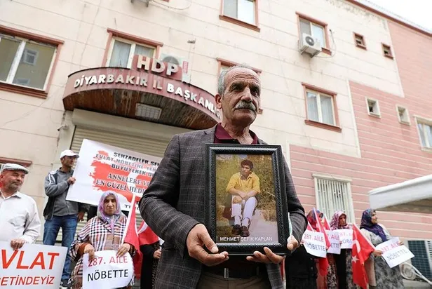 diyarbakirda-hdp-binasi-onunde-evlat-nobetindeki-aile-sayisi-287-oldu-1652106027636.jpeg Diyarbakır'da HDP binası önünde evlat nöbetindeki aile sayısı 287 oldu-1