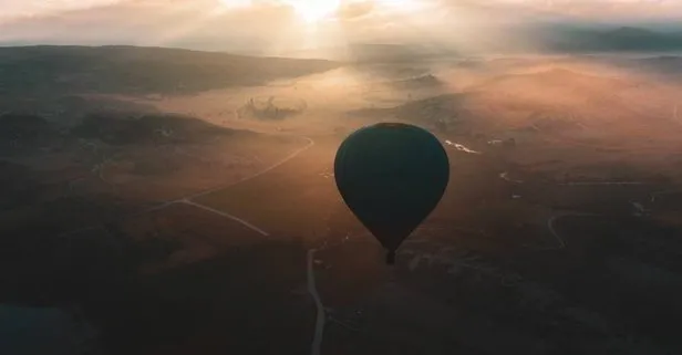 Afyonkarahisar’ın 3 bin yıllık vadisinde sıcak hava balonları uçmaya başladı