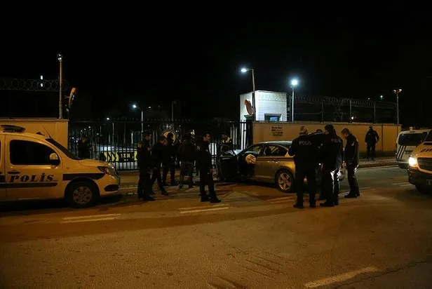 Polisten kaçtı emniyetin kapısına çarptı!-2