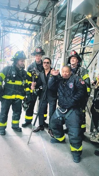 Nusret Gökçe New York'da itfaiye erleriyle sohbet etti