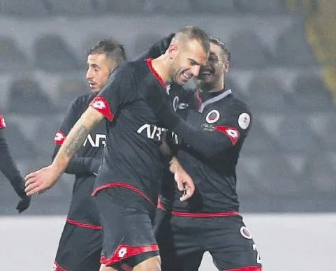 Gençler timsah’ı avladı!