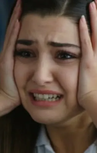 Hande Erçel annesi Aylin Erçel'in ölüm haberi sonrası hastanelik oldu