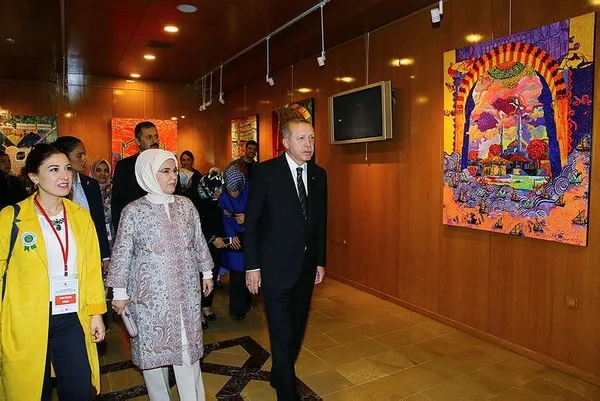 Cumhurbaşkanı Erdoğan'dan eşi Emine Erdoğan'a jest-1
