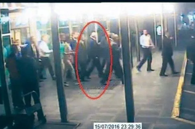 Kılıçdaroğlu'nu darbecilerle görüşerek tankların arasından geçiren Koray Aslan gücünü nereden alıyor?