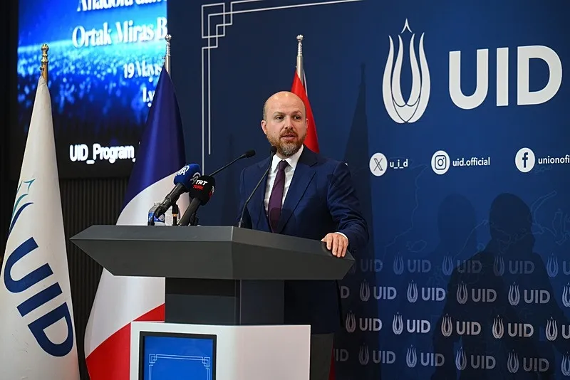 batiya-otekilestirme-tepkisi-bilal-erdogan-lyonda-konustu-1779230049973.jpeg Batı’ya ötekileştirme tepkisi! Bilal Erdoğan Lyon'da konuştu: İnancımızdan dolayı öteki olarak görmeyi tercih ediyorlar-4