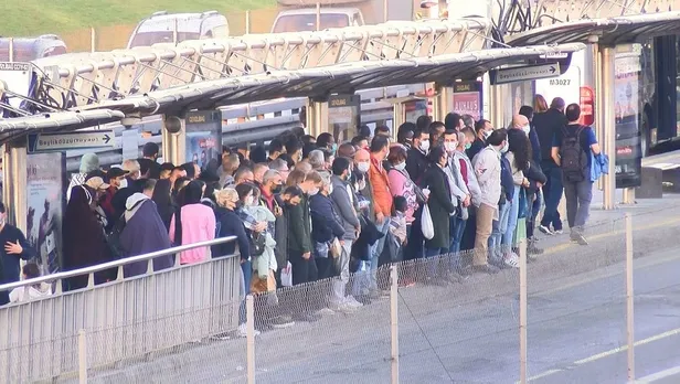 istanbullunun-ulasim-cilesi-tavan-yapti-metrobus-duraklari-tiklim-tiklim-1634919557073.jpeg