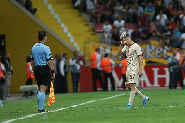 Galatasaraylı Emre Mor, Kayserispor maçında gördüğü kırmızı kart için özür diledi
