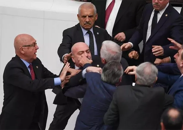 tbmm-genel-kurulu-karisti-iyi-partili-huseyin-ors-hastaneye-kaldirildi-1670338571426.jpeg