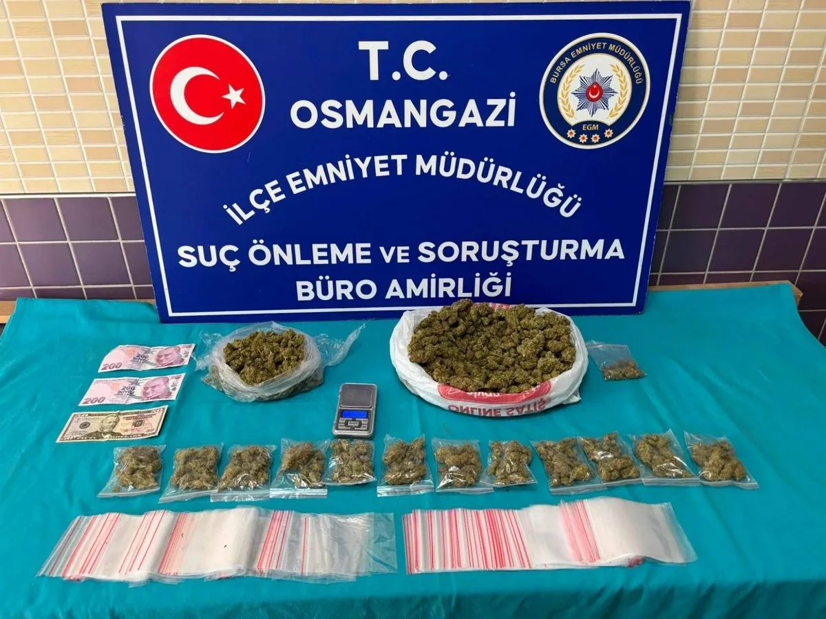 1781184321421.jpeg Sadece ünlüler değil: Uyuşturucuya karşı topyekün mücadele | 18 şehirde tonlarca zehir yakalandı-4