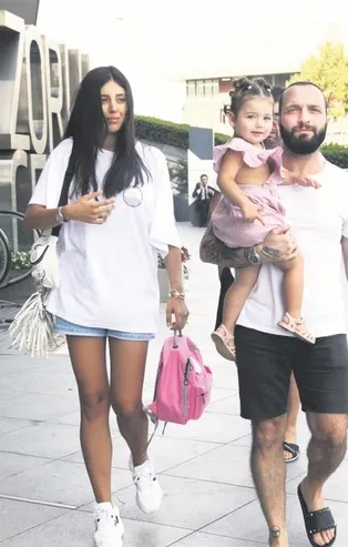 Berkay ve eşi Özlem Ada Şahin’e şok! Çocukları otele alınmadı