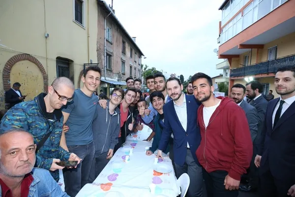 Enerji ve Tabii Kaynaklar Bakanı Berat Albayrak vatandaşlarla bir araya geldi-3