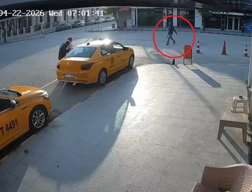 iskenderunda-satirli-saldiri-yemek-yok-cevabi-sonrasi-teror-estirdi-1776862252573.jpeg İskenderun’da satırlı saldırı: Yemek yok cevabı sonrası terör estirdi-4