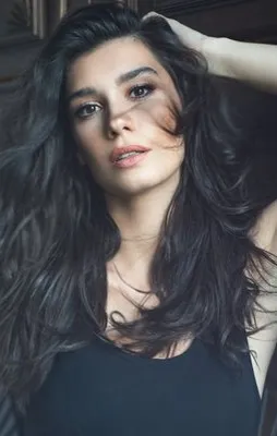 O ödülü Burcu Kıratlı kaptı!