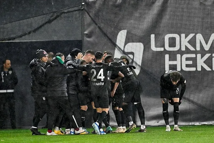 besiktas-deplasmanda-pendikspora-maglup-oldu-iste-macta-yasananlar-1705772420041.jpeg Beşiktaş deplasmanda Pendikspor'a mağlup oldu! İşte maçta yaşananlar...-4