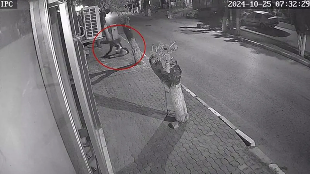 İzmir'de bıçaklı saldırı kamerada: 17 yaşındaki Betül dehşeti yaşadı