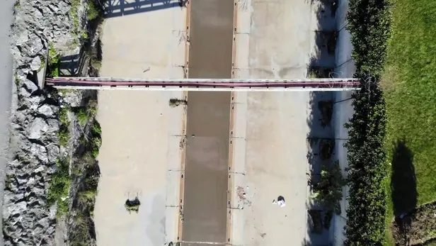 SON DAKİKA: Bağcılar'da pes dedirten görüntü kamerada: Bebek gibi emeklediler-5